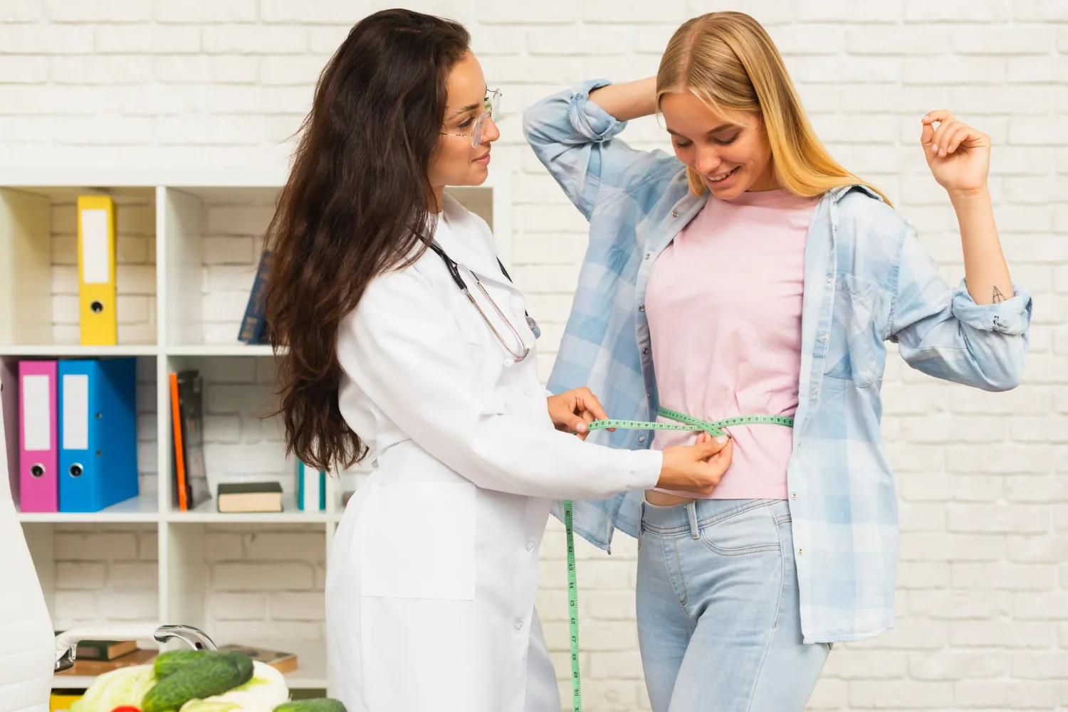 Healthy weight loss tips including balanced meals, exercise, and hydration