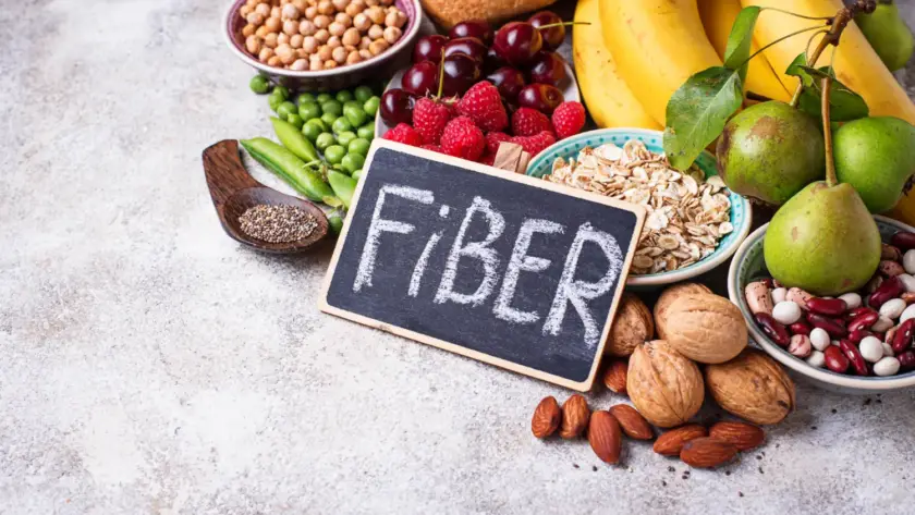 High fiber diet for weight loss with fresh fruits, vegetables, and whole grains on a plate